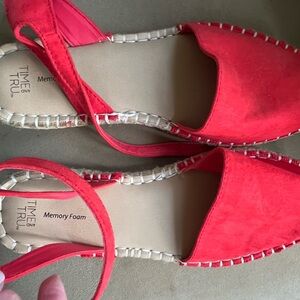 Time and Tru red summer shoes sz 9